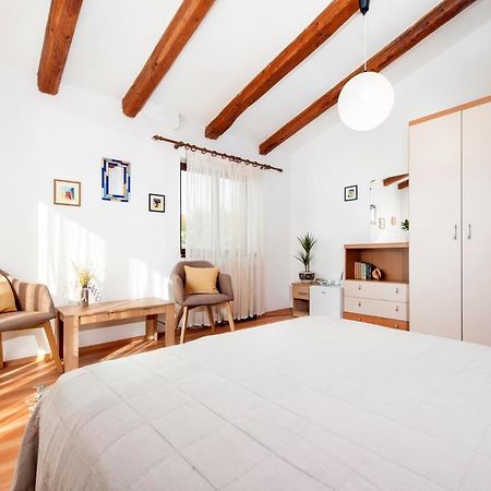 Studio And Room Tea Ровінь Екстер'єр фото
